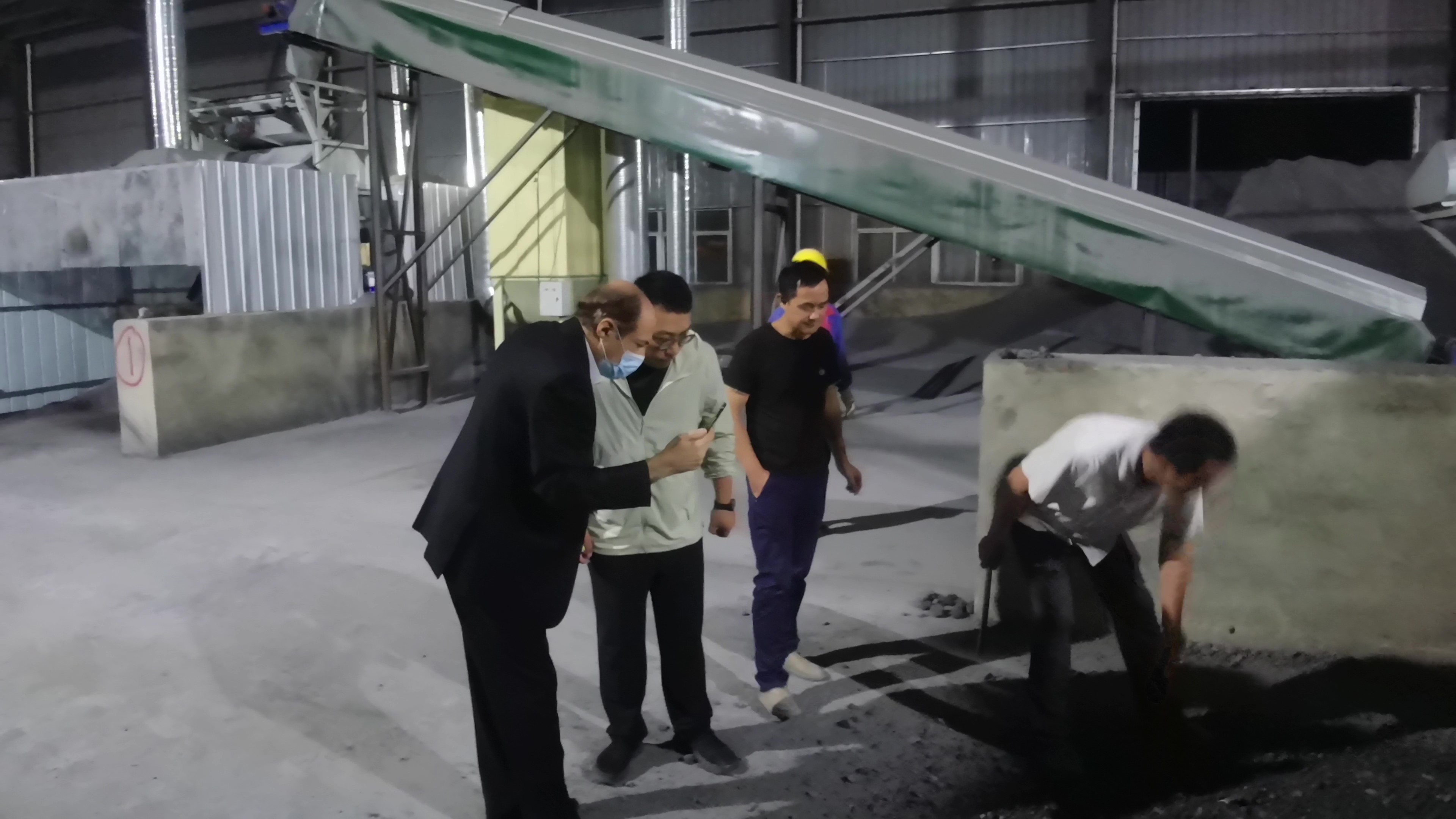 伊朗阿里先生到訪我公司鋼渣處理客戶現(xiàn)場(chǎng)